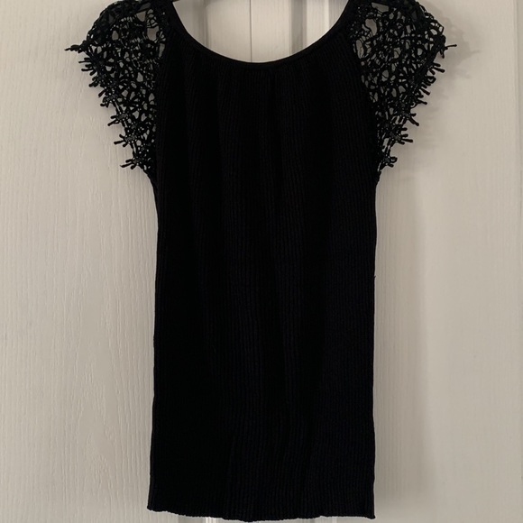 Alison Sheri ladies black stretchy top with crochet neckline and sleeves - Picture 3 of 9
